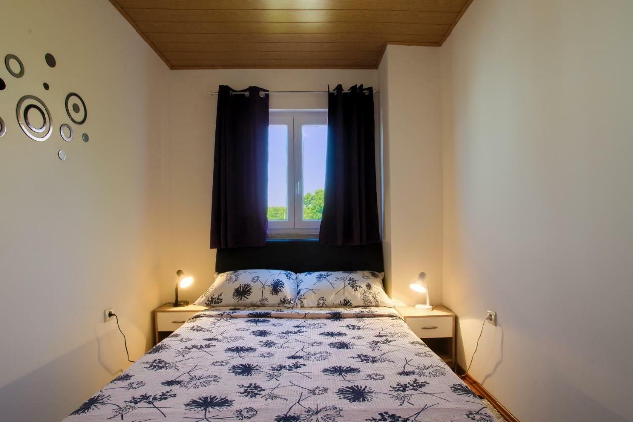 Apartment Monica Ližnjan Eksteriør bilde