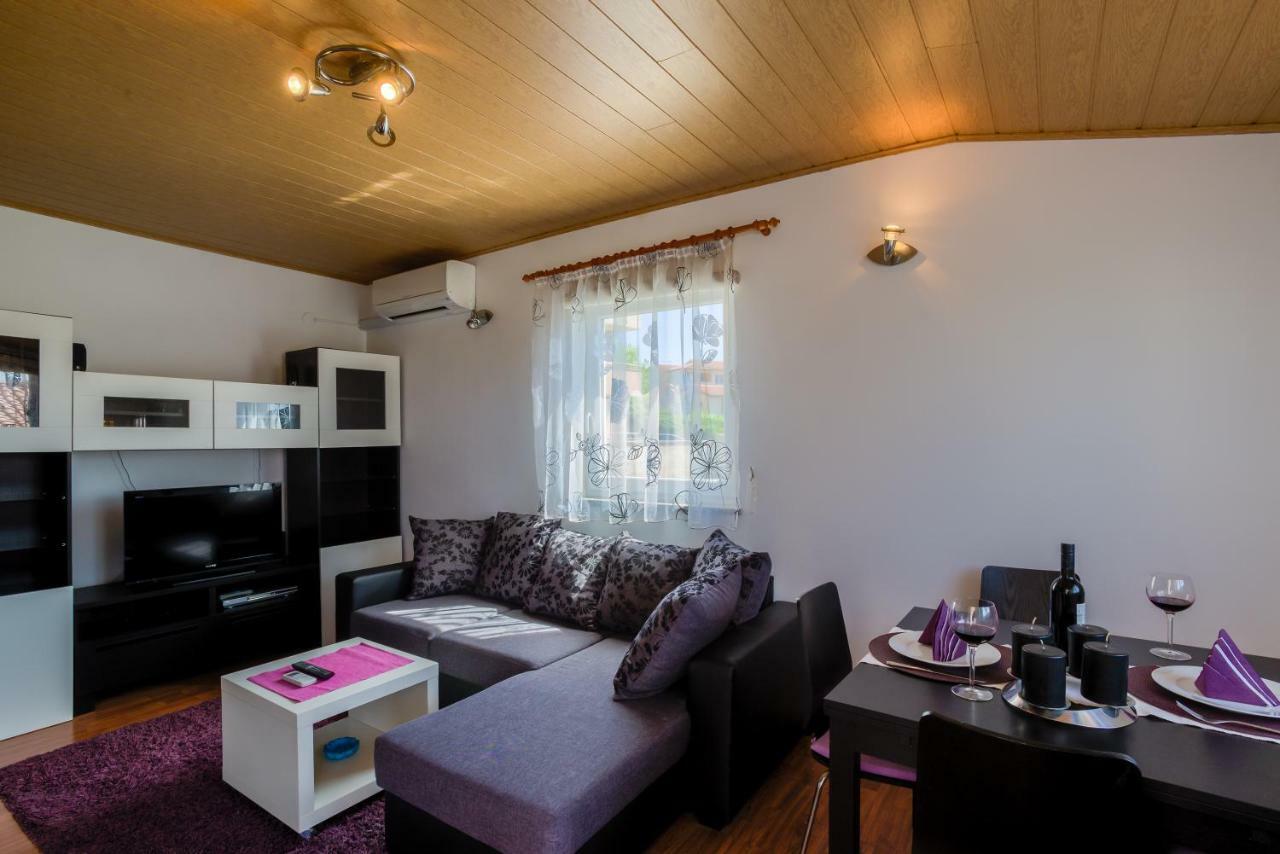 Apartment Monica Ližnjan Eksteriør bilde